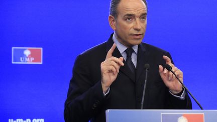 Jean-Fran&ccedil;ois Cop&eacute; au si&egrave;ge de l'UMP, face &agrave; la presse, le 26 novembre &nbsp;2012. (PASCAL ROSSIGNOL / REUTERS )