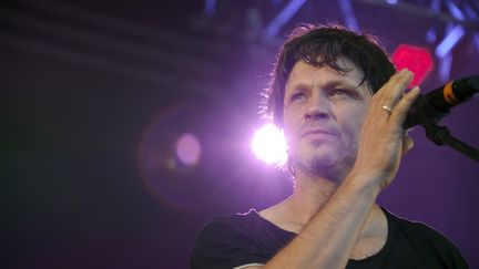 Le chanteur Bertrand Cantat durant un concert aux Eurockéennes de Belfort, le 29 juin 2012. (SEBASTIEN BOZON / AFP)