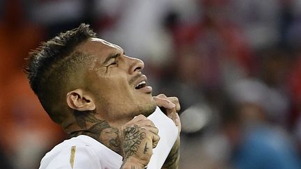 L'attaquant péruvien Paolo Guerrero lors du match de Coupe du monde entre son équipe et le Danemark, à Saransk (Russie), le 16 juin 2018. (FILIPPO MONTEFORTE / AFP)