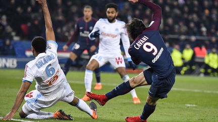 L'action de but d'Edinson Cavani dimanche, en Ligue 1. (GERARD JULIEN / AFP)