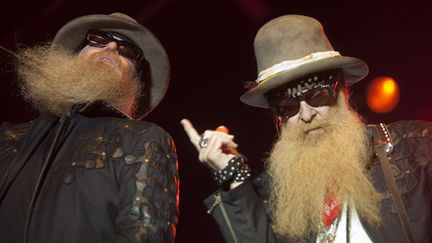 ZZ Top (le bassiste Dusty Hill et le guitariste Billy Gibbons) sur scène à Vitoria, en Espagne, le 19 juin 2015
 (David Aguilar / Efe / Newscom / MaxPPP)