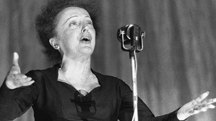 Edith Piaf, le 30 décembre 1960, sur la scène de l&#039;Olympia
 (AFP)