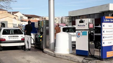 Prix des carburants : le gouvernement annonce une baisse de 15 centimes par litre dès le mois d'avril&nbsp; (FRANCEINFO)