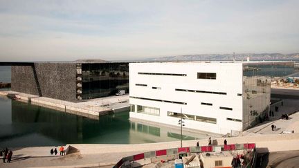 A Marseille, la Villa Méditerranée, en blanc, et le Mucem, Musée des civilisations euro-méditerranéennes, en noir
 (Romain Beurrier / Wostok Press / Maxppp)