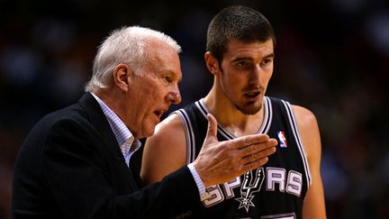 Nando de Colo et Greg Popovich (MIKE EHRMANN / GETTY IMAGES NORTH AMERICA)