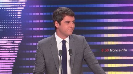 Gabriel Attal,&nbsp;ministre délégué chargé des Comptes publics était l'invité du "8h30&nbsp;franceinfo", jeudi 27 octobre 2022. (FRANCEINFO / RADIOFRANCE)