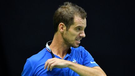 Richard Gasquet face à Marin Cilic, le 18 septembre 2016 à Zadar (Croatie) lors de la demi-finale de Coupe Daivs. (ANDREJ ISAKOVIC / AFP)