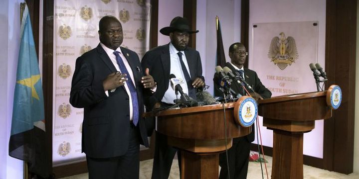 Le vice-président Machar et le président Kiir en 2016 (de gauche à droite). (Charles Atiki Lomodong / AFP)