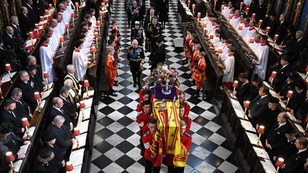 Les membres de la famille royale quittent l'abbaye de Westminster, à Londres (Royaume-Uni), le 19 septembre 2022. (BEN STANSALL / AFP)