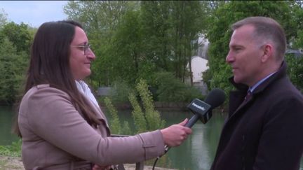 Afin de rendre la Seine baignable, la station de dépollution des eaux pluviales à Champigny-sur-Marne, dans le Val-de-Marne, serait prête d'après Emmanuel Macron. Une étape cruciale pour que l'eau du fleuve soit propre. Olivier Capitanio, président du département, était en direct du 11/ 13 info pour en parler, mercredi 24 avril. (franceinfo)