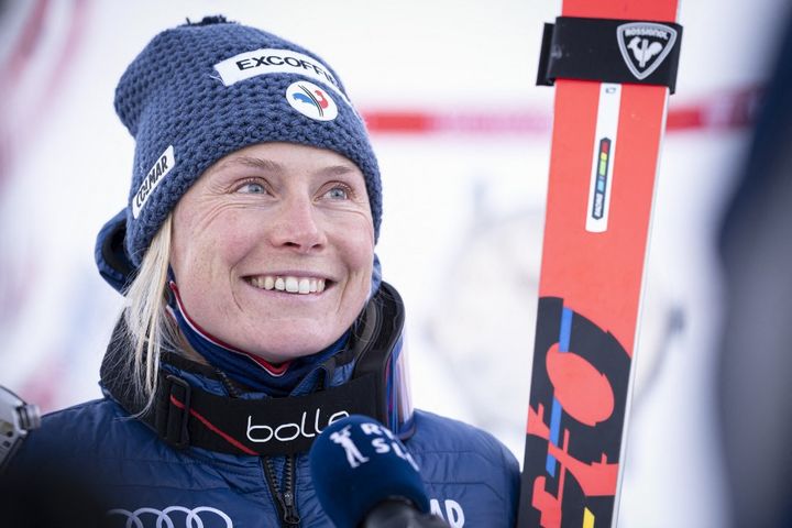 Tessa Worley après sa deuxième place au slalom géant de Kranjska Gora, en Slovénie, le 8 janvier 2022. (JURE MAKOVEC / AFP)