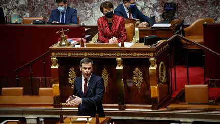 Le ministre de la santé Olivier Véran s'exprime lors d'une séance à l'Assemblée nationale à Paris, le 3 janvier 2022.
 (THOMAS PADILLA / MAXPPP)