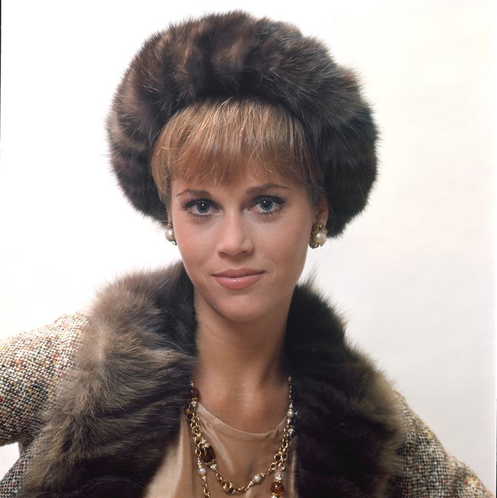 Chanel par Willy Rizzo : portrait de Jane Fonda en tweed chiné et blouse en satin, Paris, 1964
 (Willy Rizzo)