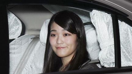 La princesse Mako quitte sa maison à Tokyo le 18 mai 2017 (STR / JIJI PRESS / AFP)