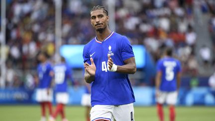 Loïc Badé avec l'équipe de France olympique lors de la finale des Jeux de Paris 2024 face à l'Espagne, le 9 août 2024. (HERVIO JEAN-MARIE / AFP)