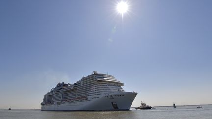 Le bateau MSC Meraviglia quitte les chantiers STX de Saint-Nazaire, le 1 juin 2017.&nbsp; (LOIC VENANCE / AFP)