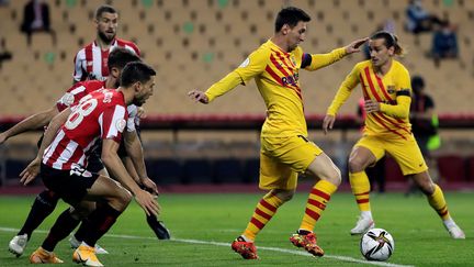 Lionel Messi guide le Barça lors de la finale de la Coupe du Roi le 17 avril 2021 (Julio Munoz/EPA/Newscom/MaxPPP) (JULIO MUNOZ / EFE)