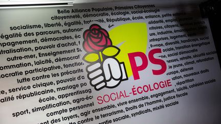 Le logo du Parti socialiste, photographié le 29 janvier 2017 au siège du parti, à Paris. (MAXPPP)