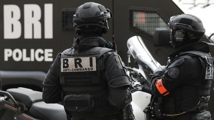 Des membres de la Brigade de recherches et d'intervention (BRI)&nbsp;à la Préfecture de police à Paris, le 1er septembre 2017 (photo d'illustration). (PATRICK KOVARIK / AFP)