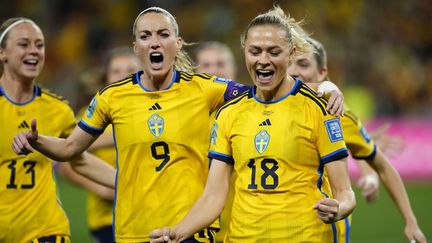 Fridolina Rolfö et les Suédoises célèbrent leur but face à l'Australie lors de la petite finale de la Coupe du monde féminine, le 19 août 2023. (JOSE BRETON / AFP)