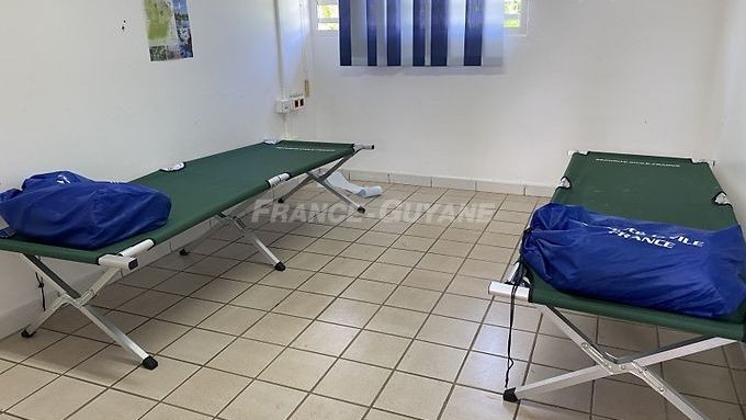 Le&nbsp;nouveau centre d'accueil temporaire pour les demandeurs d'asile à Cayenne est équipé de sept chambres climatisées avec des&nbsp;sanitaires&nbsp;et un&nbsp;accès à Internet.&nbsp; (FRANCEGUYANE.FR)