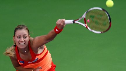 Angelique Kerber au service (KARIM JAAFAR / AFP)