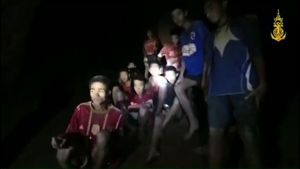 Thaïlande : les 12 enfants piégés dans une grotte retrouvés