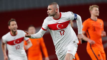 Burak Yilmaz, auteur d'un triplé avec la Turquie contre les Pays-Bas, exulte après avoir mené les siens à la victoire (4-2) à l'occasion de la 1re journée des éliminatoires pour la Coupe du monde 2022, mercredi 24 mars 2021. (MURAD SEZER / POOL)