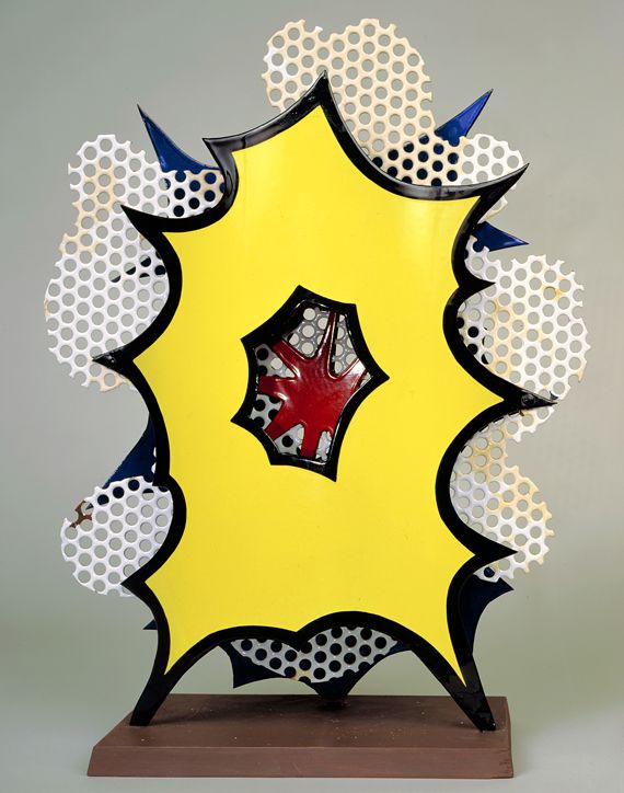 "Small Explosion (Desk Explosion)"&nbsp;[Petite explosion (explosion de bureau)], 1965.&nbsp;Porcelaine &eacute;maill&eacute;e sur acier, socle en bois,&nbsp;54 x 40,6 x 15,2 cm.&nbsp;Collection particuli&egrave;re. (ESTATE OF ROY LICHTENSTEIN NEW YORK / ADAGP, PARIS, 2013)