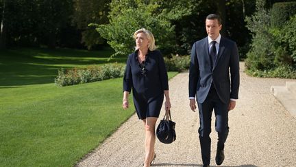 Le président du Rassemblement national, Jordan Bardella, et la députée RN Marine Le Pen arrivent à l'Elysée, à Paris, le 26 août 2024. (BERTRAND GUAY / AFP)