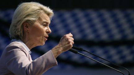 La présidente de la Commission européenne, Ursula von der Leyen, lors d'un meeting de l'Union chrétienne-démocrate (CDU) à Munich (Allemagne), le 7 juin 2024. (MICHAELA STACHE / AFP)