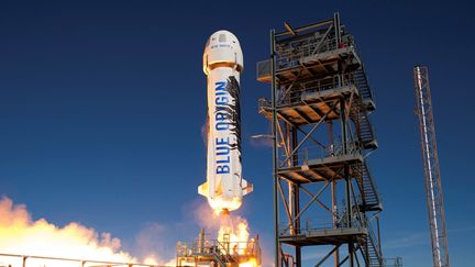 Une fusée Blue Origin d'Amazon décolle de son pas de tir aux Etats-Unis. Photo d'illustration. (HO / BLUE ORIGIN / AFP)