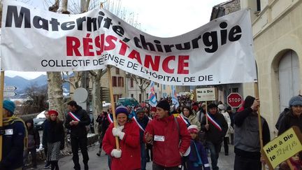 Manifestation contre la fermeture de la maternité et de la chirurgie à Die. (FLORENCE GOTSCHAUX / RADIO FRANCE)