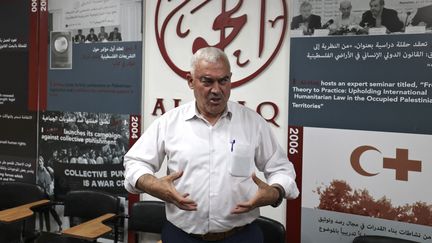 Shawan Jabarin, le directeur général de l'ONG palestinienne Al-Haq, le 24 août 2022 à Ramallah, en Cisjordanie. (ABBAS MOMANI / AFP)