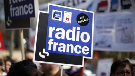 &nbsp; (Mobilisation des salariés de Radio France en avril dernier © REUTERS/Benoit Tessier)