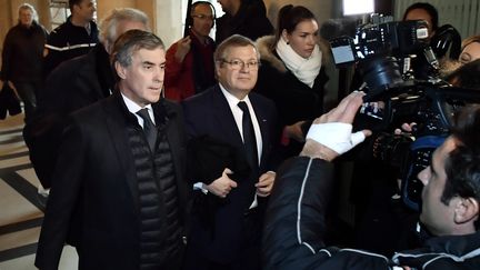 L'ancien ministre du Budget, Jérôme Cahuzac, arrive au palais de Justice de Paris, le 8 décembre 2016. (PHILIPPE LOPEZ / AFP)