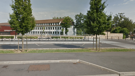 Le lycée Rosa-Parks à Montgeron (Essonne), où l'agression s'est produite, ici sur le service Google Maps. (GOOGLE MAPS)