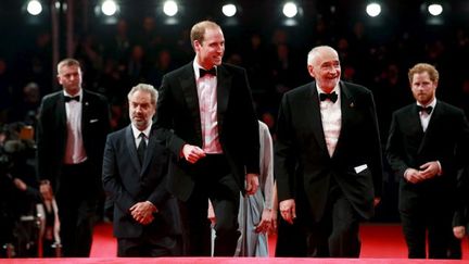 &nbsp; (Sur le tapis rouge, les princes William et Harry © REUTERS)