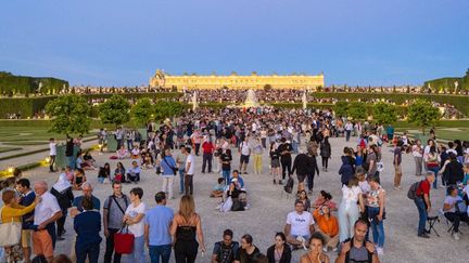 Les visiteurs du château de Versailles (Yvelines), le 10 juillet 2022. (GARDEL BERTRAND / HEMIS.FR / AFP)