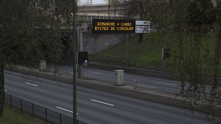 La circulation était fluide à Paris, dès la soirée du 29 novembre 2015.&nbsp; (CAROLINE PAUX / CITIZENSIDE.COM / AFP)