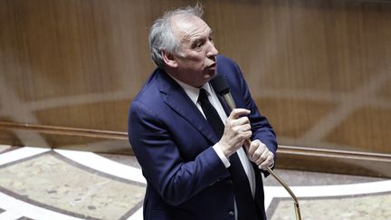 Le nouveau Premier ministre François Bayrou, face aux députés, le 17 décembre 2024. (STEPHANE DE SAKUTIN / AFP)