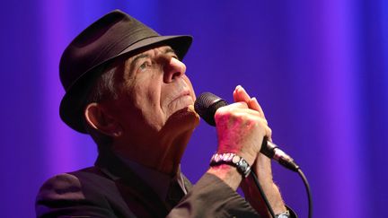 Le poète et chanteur canadien Leonard Cohen, en concert à l'Olympia (Paris, France), le 28 septembre 2012. (THOMAS SAMSON / AFP)