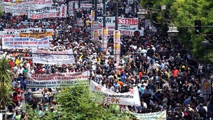 Quelques 20.000 manifestants ont manifestés dans le calme jeudi à Athènes contre la rigueur (AFP PHOTO / Aris Messinis)