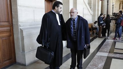 Samuel Sandler et son avocat, Patrick Klugman, le 25 mars 2019. (THOMAS SAMSON / AFP)