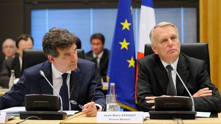 Le ministre du Redressement productif, Arnaud Montebourg, et le Premier ministre, Jean-Marc Ayrault, lors d'une conf&eacute;rence nationale pour l'industrie, le 11 juillet 2012 &agrave; Paris. (WITT / SIPA)