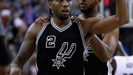 Kawhi Leonard et Borsi Diaw (San Antonio Spurs) (EZRA SHAW / GETTY IMAGES NORTH AMERICA)