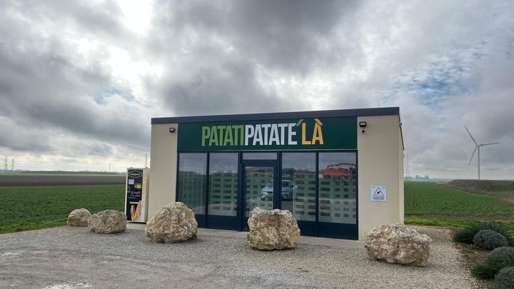 Un distributeur automatique de produits frais appelé "Patati Patate'là" est ouvert dans l'Eure-et-Loire, à Espier. (MAX MARTIN / RADIOFRANCE)