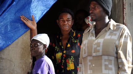 de République Dominicaine le 27 juin et comme Beltha, elle s’est réfugiée dans la petite école de Fond-Bayard. «Tout est resté là-bas, je n'ai plus rien. La femme du pasteur du village ici m'a offert cette robe pour me changer», raconte-t-elle.
    (AFP/Hector Retamal )