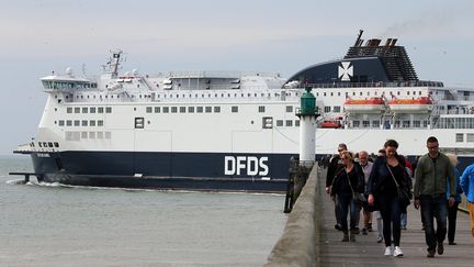 Un ferry dans le port de Calais (Pas-de-Calais), le 21 mai 2016. (MAXPPP)