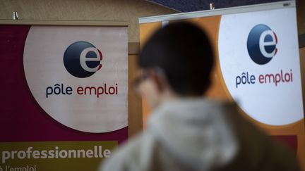 Sur les trois derniers mois, le nombre d’inscrits à Pôle emploi augmente de 6 500 (+0,2 %). (PHILIPPE HUGUEN / AFP)